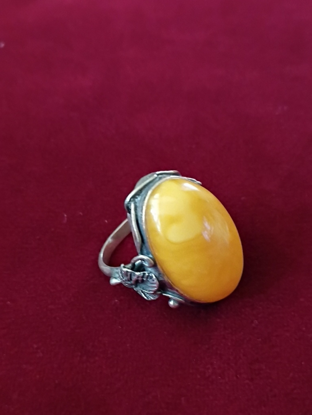 Silver Ring with Yellow Amber Cabochon - Elegant Women's Jewelry